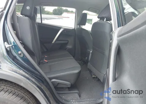 2018 Toyota Rav4 Le z USA, uszkodzony, nr VIN JTMZFREV5JJ725555